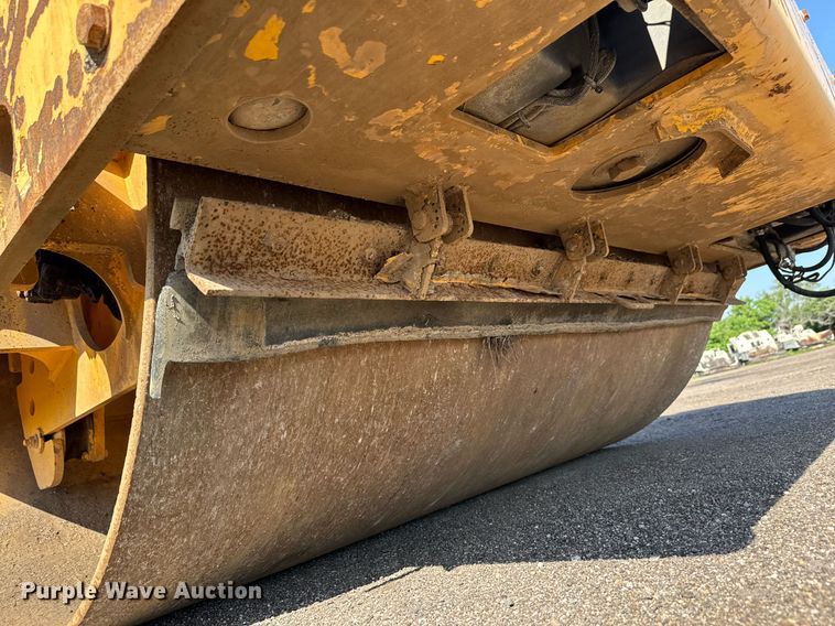 image for item NE9826 2011 Volvo DD118HF double drum vibratory roller