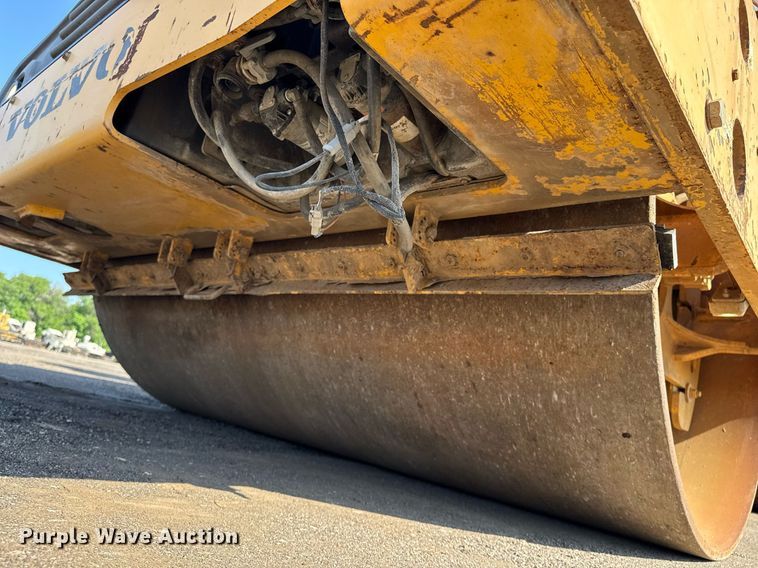 image for item NE9827 2012 Volvo DD138HFA double drum vibratory roller