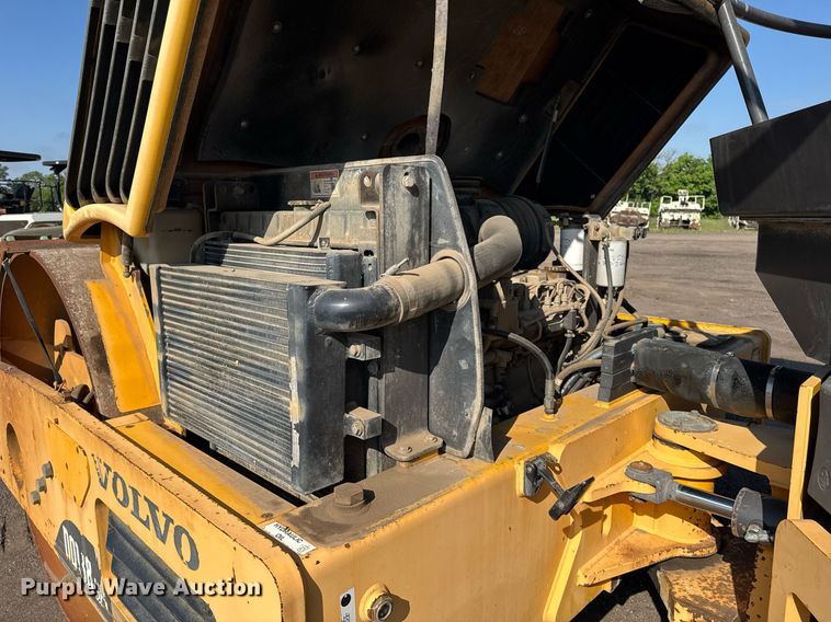 image for item NE9827 2012 Volvo DD138HFA double drum vibratory roller