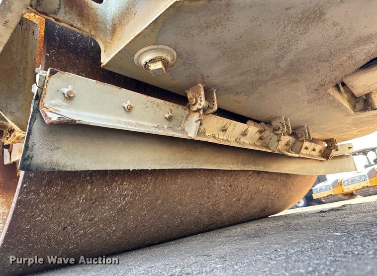 image for item NE9828 2005 Ingersoll Rand DD-138HF double drum vibratory roller