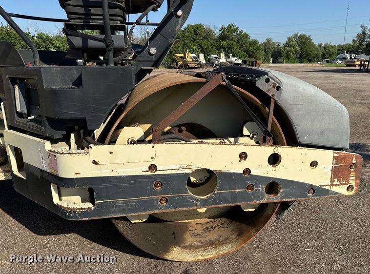 image for item NE9829 2004 Ingersoll-Rand DD-138HFA double drum vibratory roller