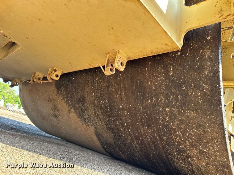 image for item NE9829 2004 Ingersoll-Rand DD-138HFA double drum vibratory roller