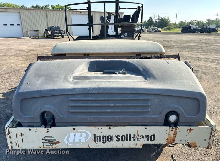 image for item NE9829 2004 Ingersoll-Rand DD-138HFA double drum vibratory roller