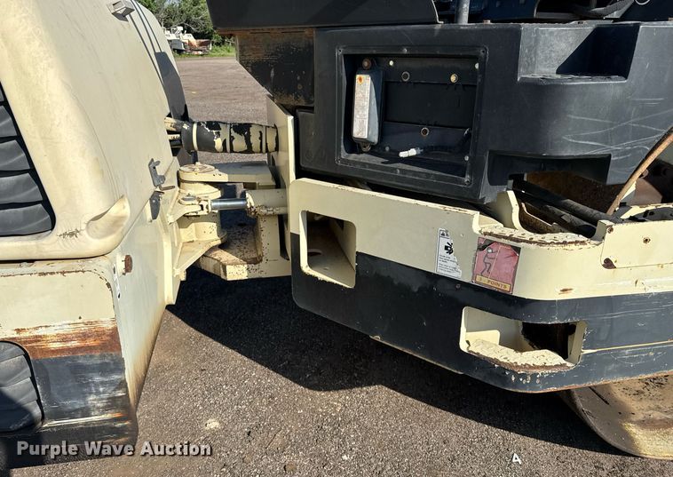 image for item NE9829 2004 Ingersoll-Rand DD-138HFA double drum vibratory roller