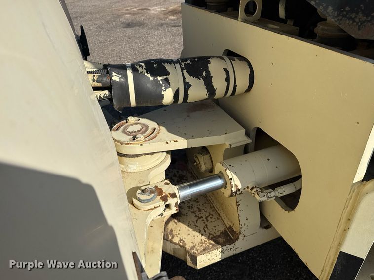 image for item NE9829 2004 Ingersoll-Rand DD-138HFA double drum vibratory roller