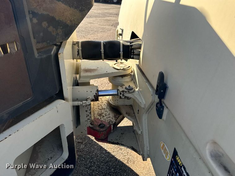 image for item NE9829 2004 Ingersoll-Rand DD-138HFA double drum vibratory roller