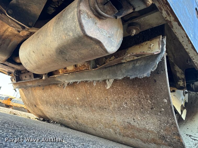 image for item NE9829 2004 Ingersoll-Rand DD-138HFA double drum vibratory roller