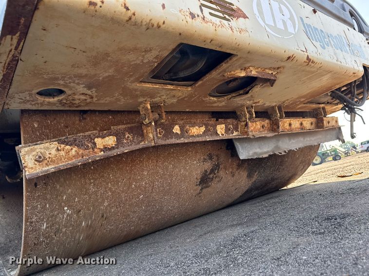 image for item NE9829 2004 Ingersoll-Rand DD-138HFA double drum vibratory roller