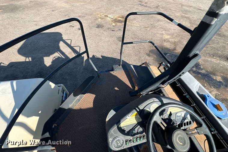 image for item NE9829 2004 Ingersoll-Rand DD-138HFA double drum vibratory roller