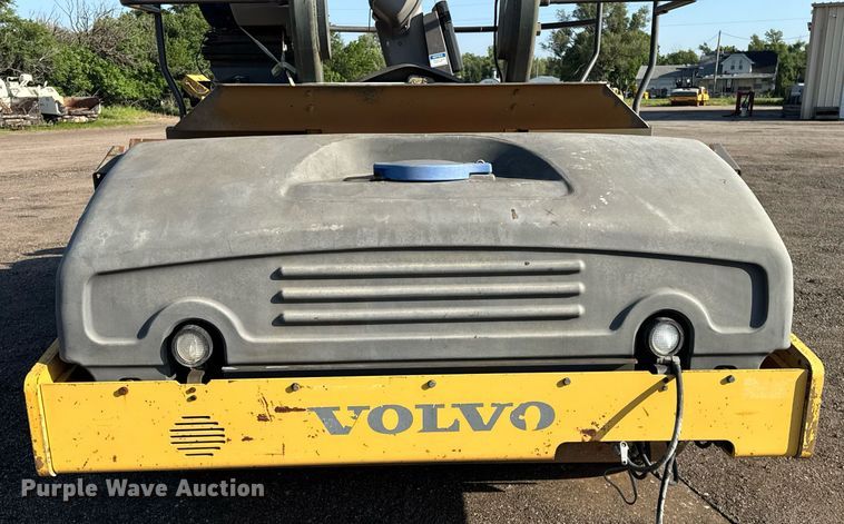 image for item NE9830 2010 Volvo DD138HFA double drum vibratory roller