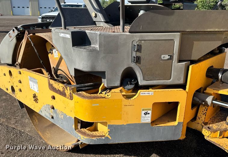 image for item NE9830 2010 Volvo DD138HFA double drum vibratory roller