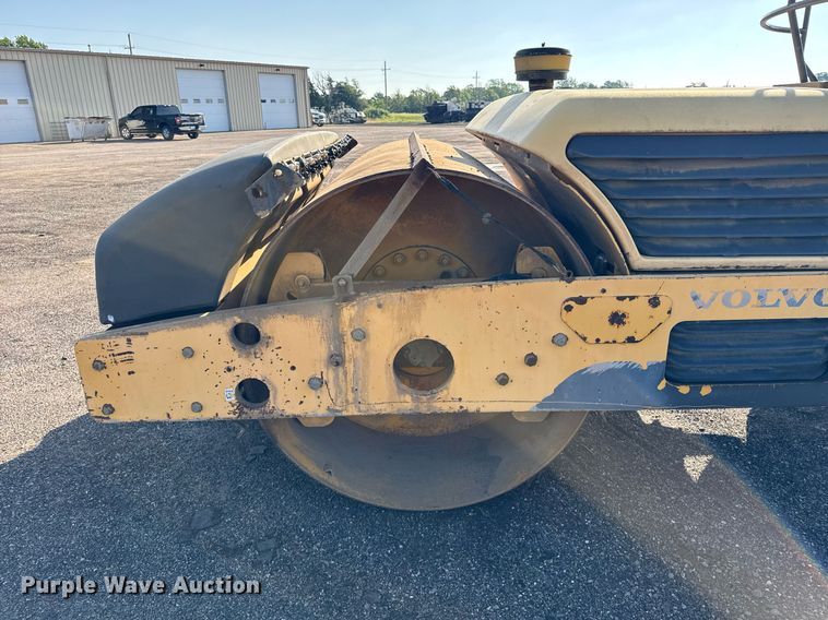 image for item NE9830 2010 Volvo DD138HFA double drum vibratory roller