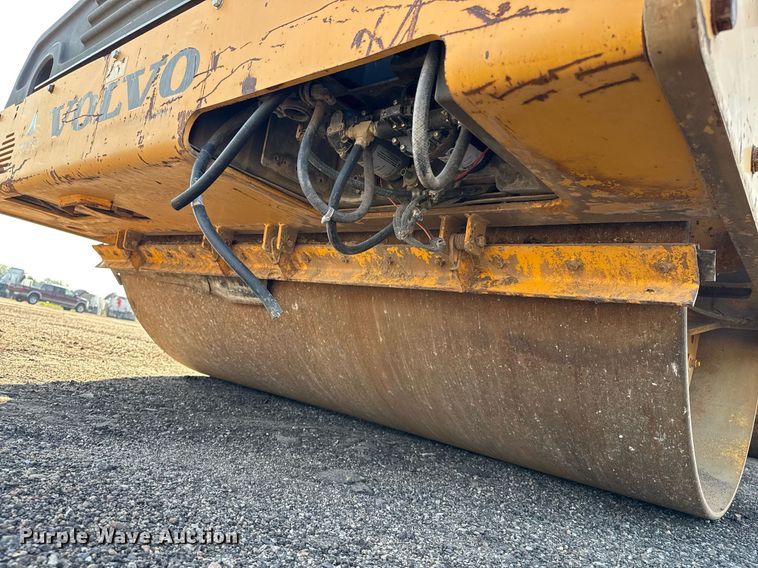 image for item NE9830 2010 Volvo DD138HFA double drum vibratory roller