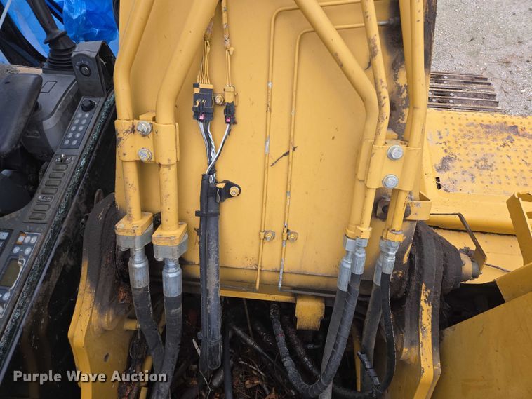 image for item YA0568 2015 Caterpillar 323FL excavator