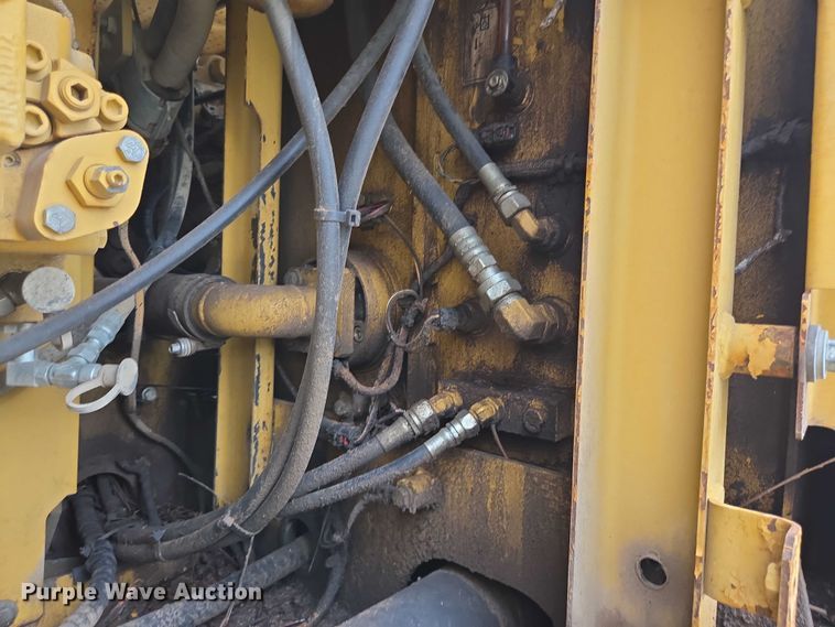 image for item YA0568 2015 Caterpillar 323FL excavator