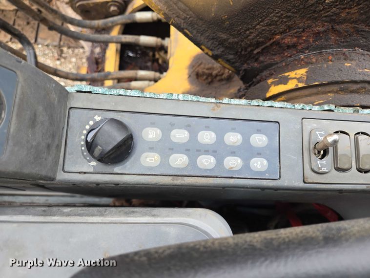 image for item YA0568 2015 Caterpillar 323FL excavator