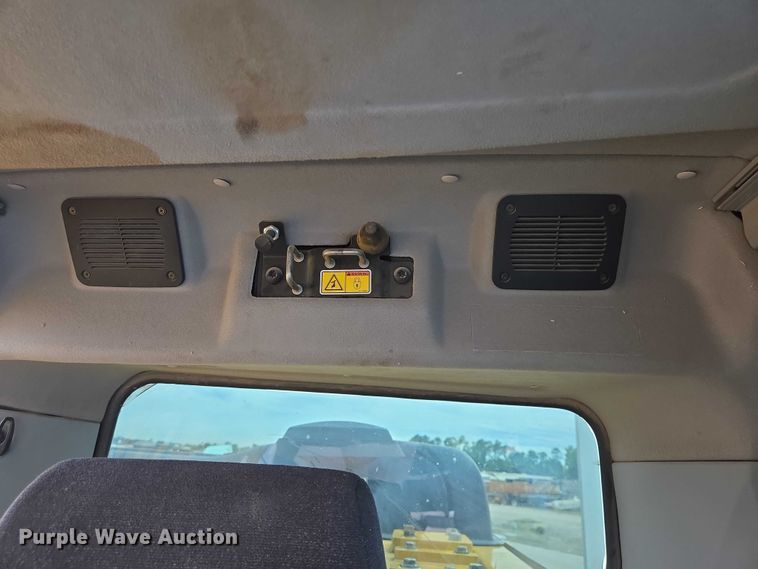 image for item YA0568 2015 Caterpillar 323FL excavator