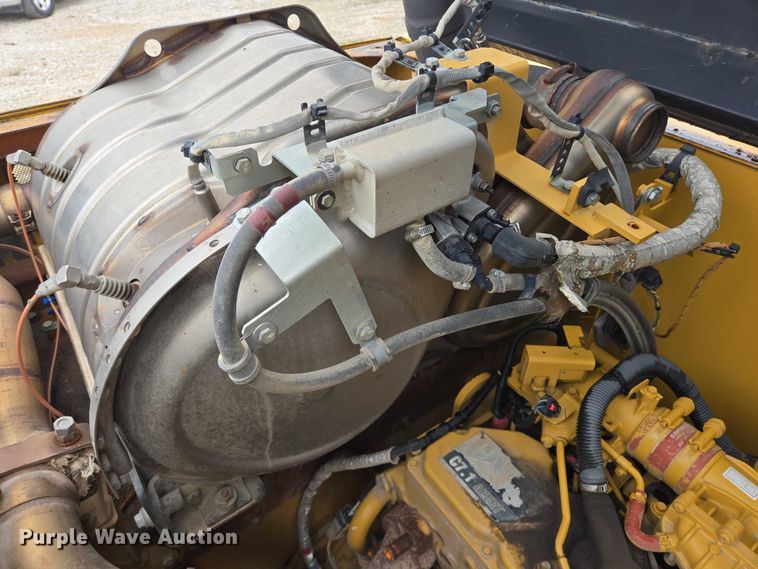 image for item YA0568 2015 Caterpillar 323FL excavator