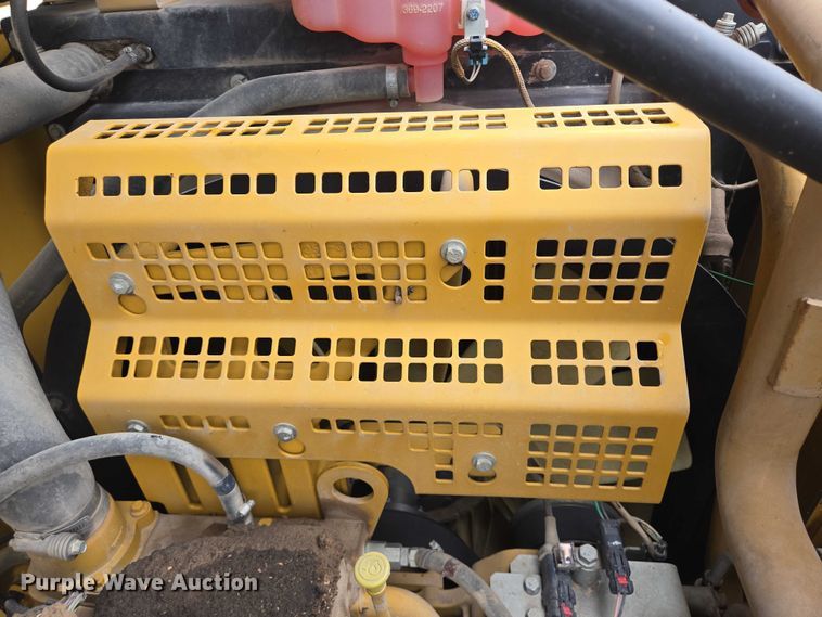 image for item YA0568 2015 Caterpillar 323FL excavator