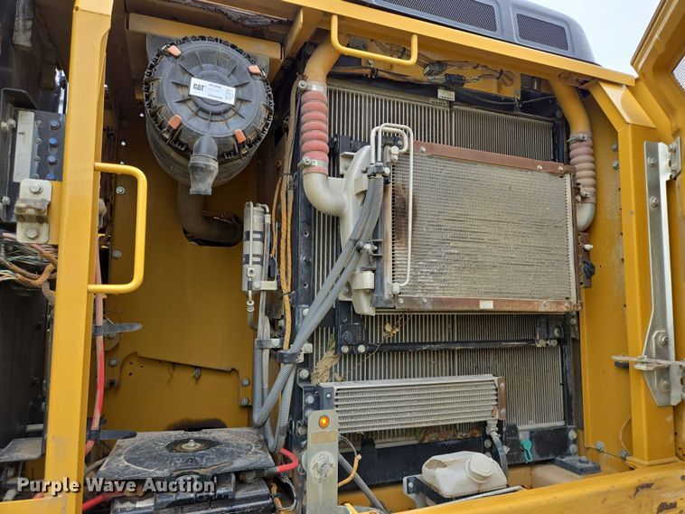 image for item YA0568 2015 Caterpillar 323FL excavator