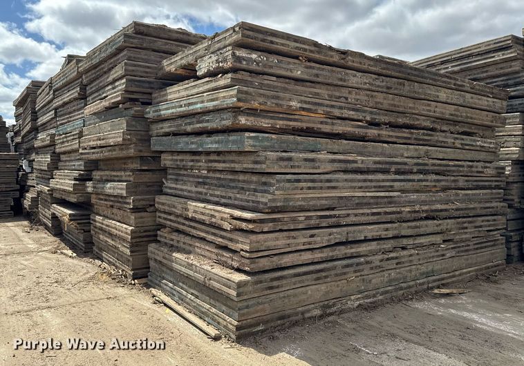 image for item ZA0613 (15) crane mats 