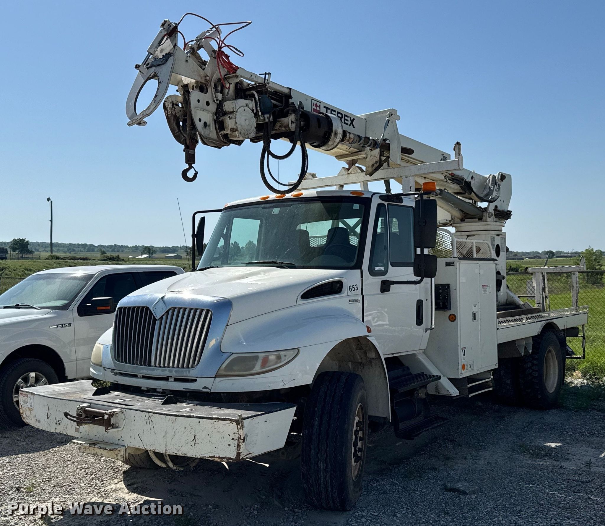 2010 International DuraStar 4400 digger derrick truck in