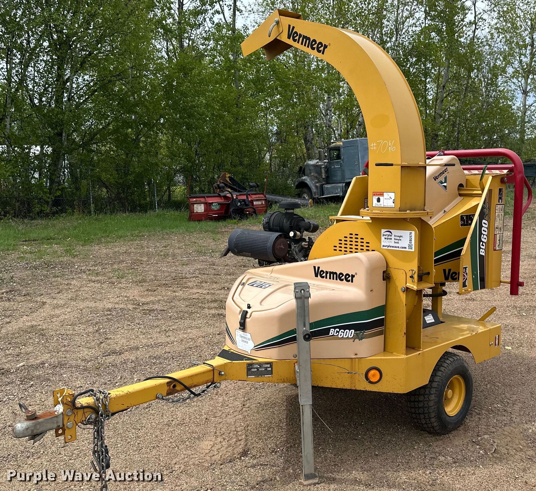 2010 Vermeer BC600XL wood chipper in Hibbing, MN | Item