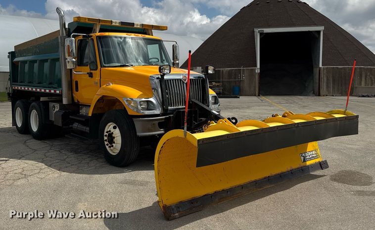 image for item DH9951 2003 International 7400 dump truck