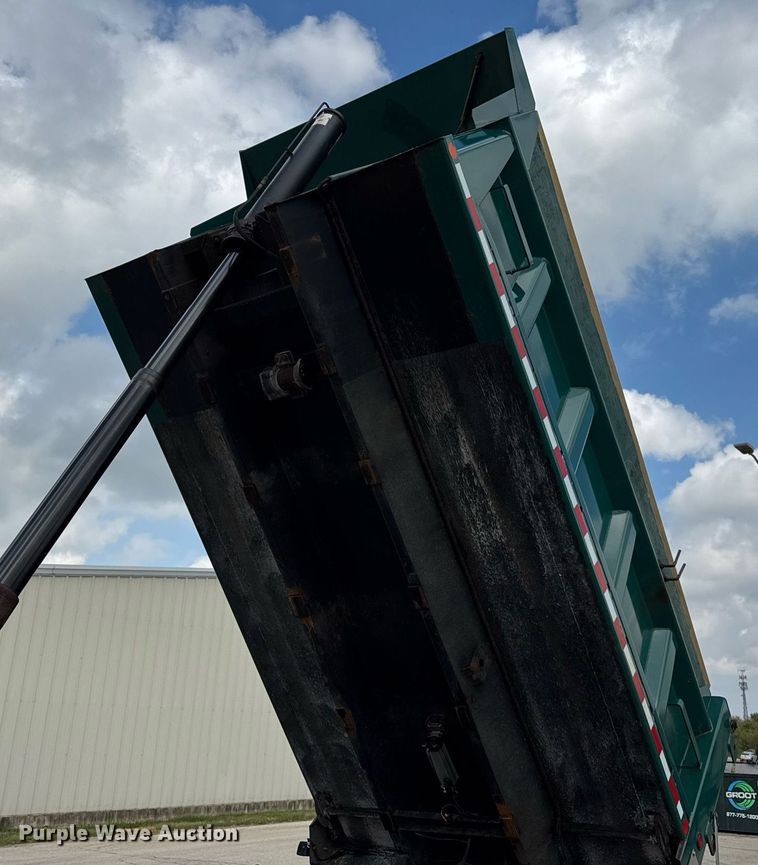 image for item DH9951 2003 International 7400 dump truck