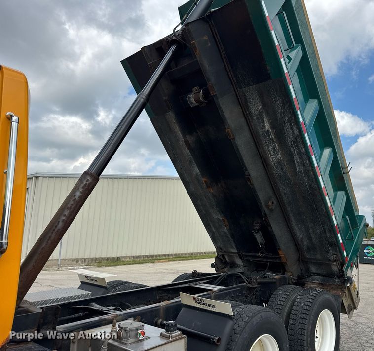 image for item DH9951 2003 International 7400 dump truck