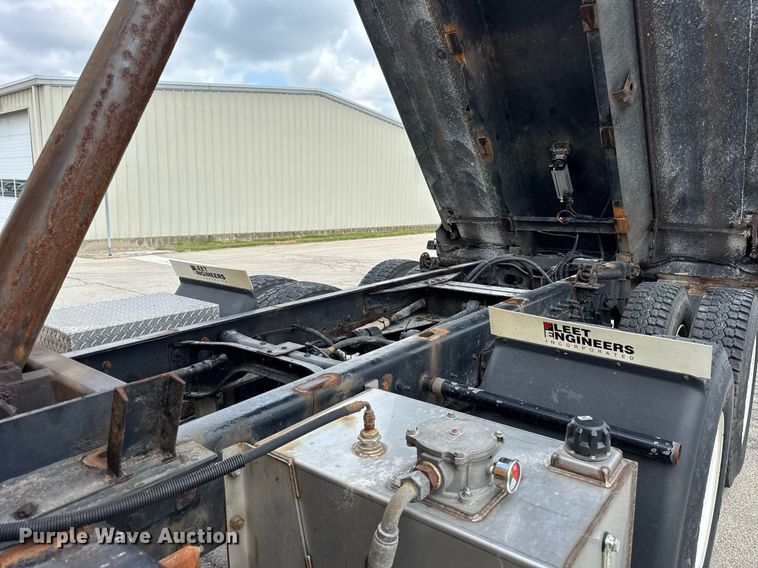 image for item DH9951 2003 International 7400 dump truck