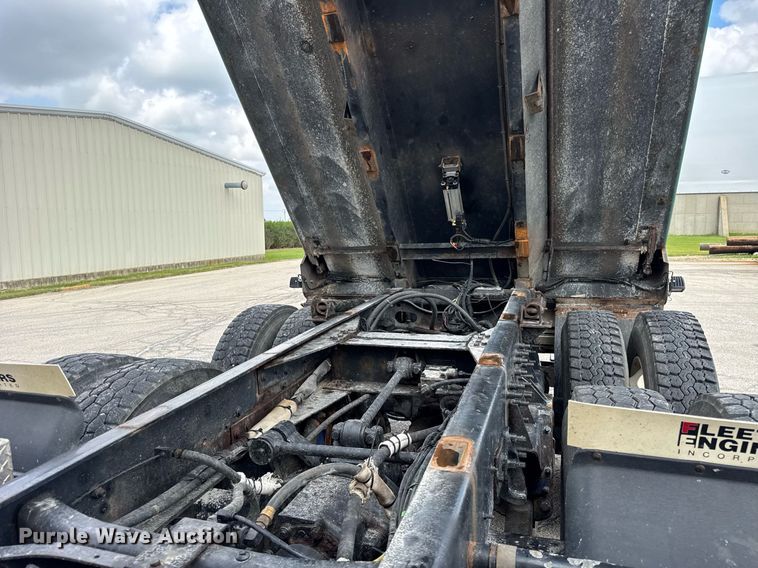 image for item DH9951 2003 International 7400 dump truck