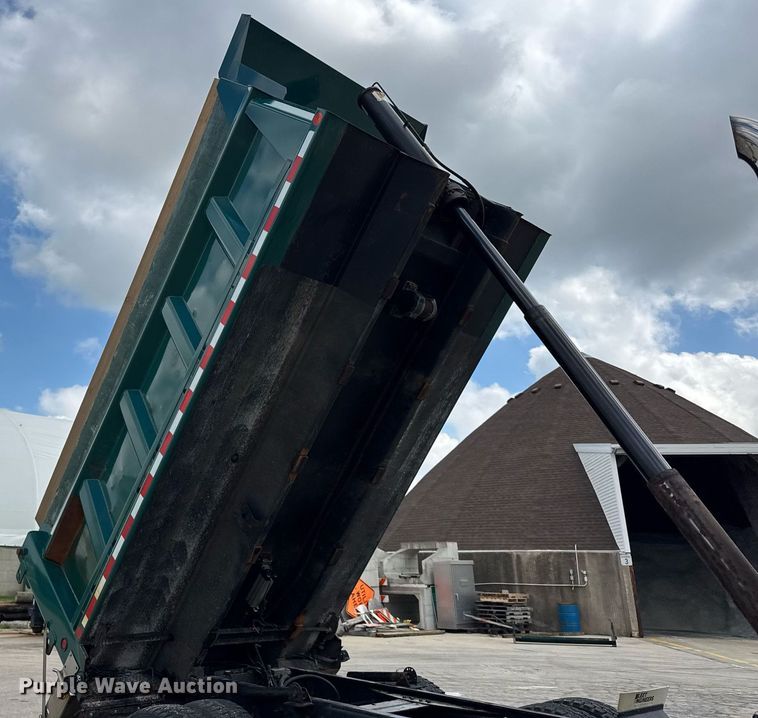 image for item DH9951 2003 International 7400 dump truck