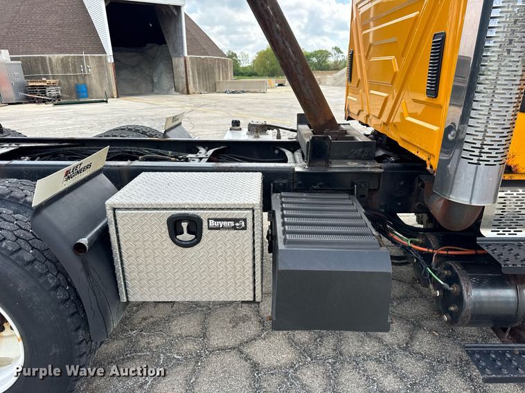 image for item DH9951 2003 International 7400 dump truck