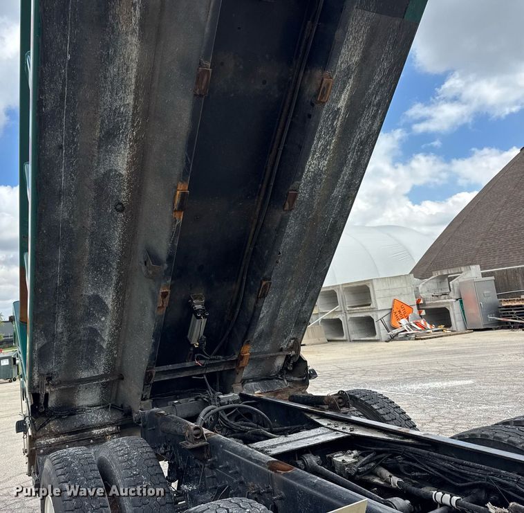 image for item DH9951 2003 International 7400 dump truck