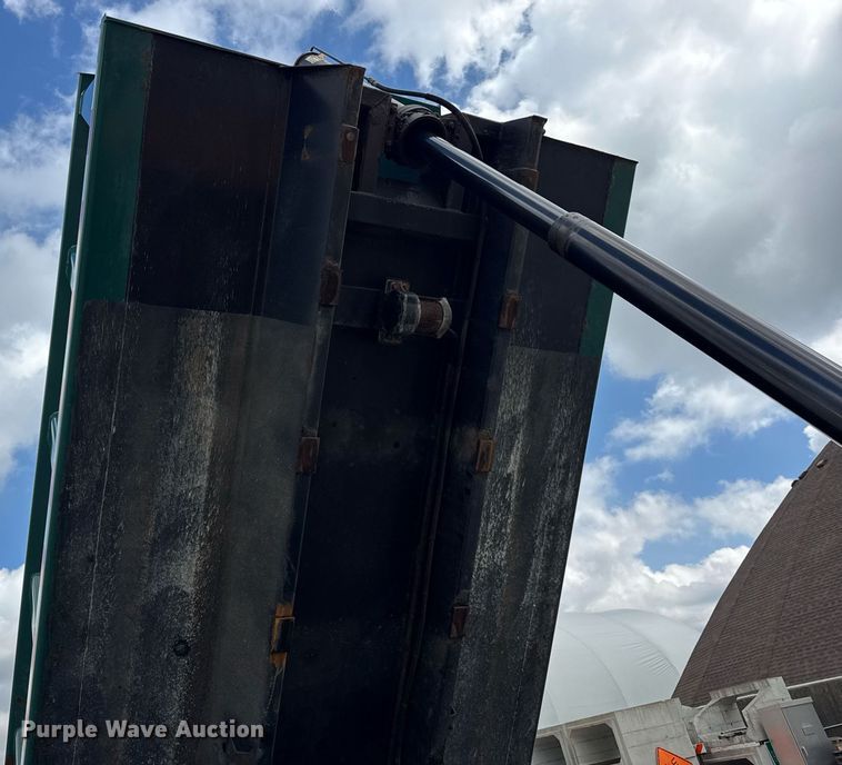 image for item DH9951 2003 International 7400 dump truck