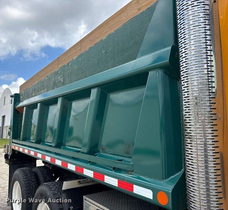 image for item DH9951 2003 International 7400 dump truck