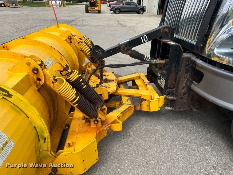 image for item DH9951 2003 International 7400 dump truck