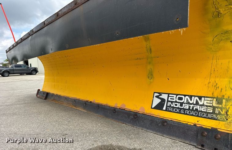 image for item DH9951 2003 International 7400 dump truck