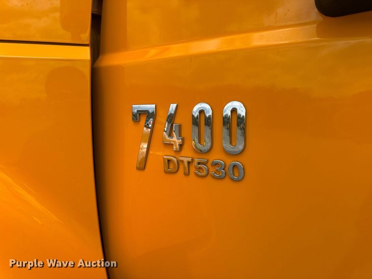 image for item DH9951 2003 International 7400 dump truck