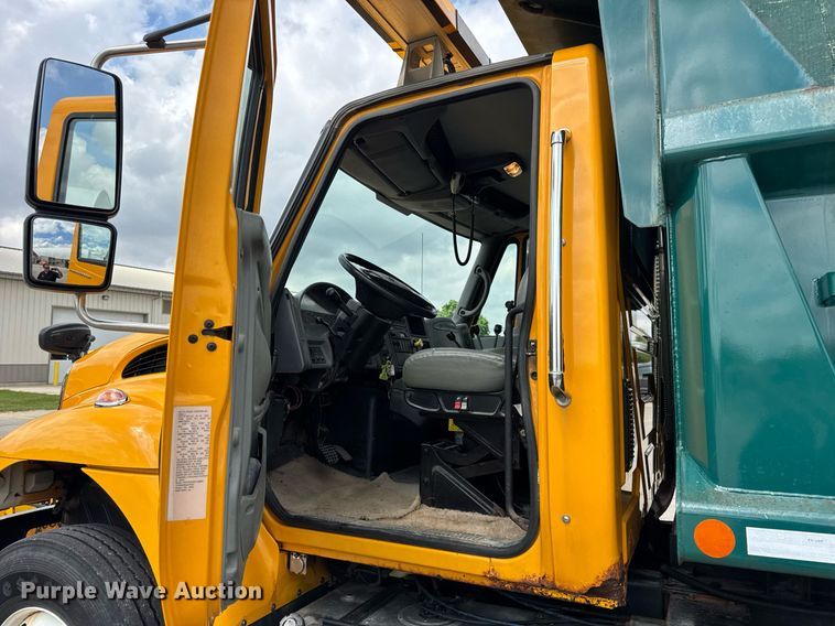 image for item DH9951 2003 International 7400 dump truck