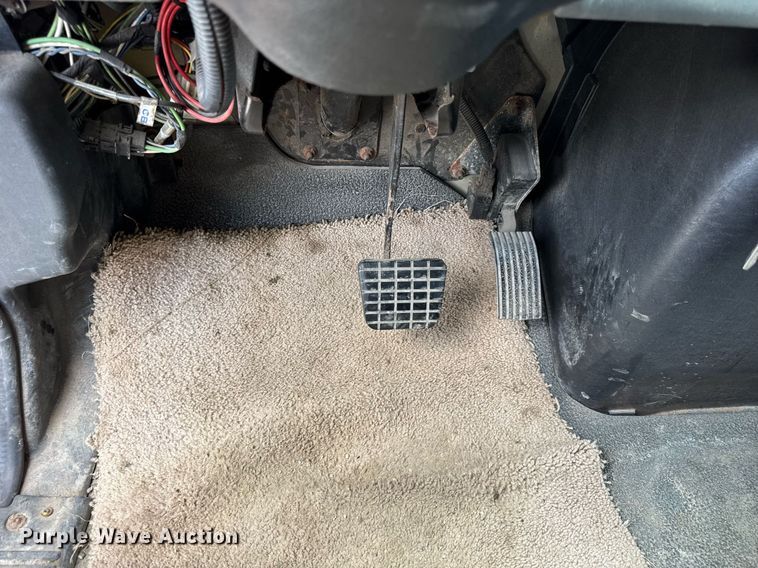 image for item DH9951 2003 International 7400 dump truck