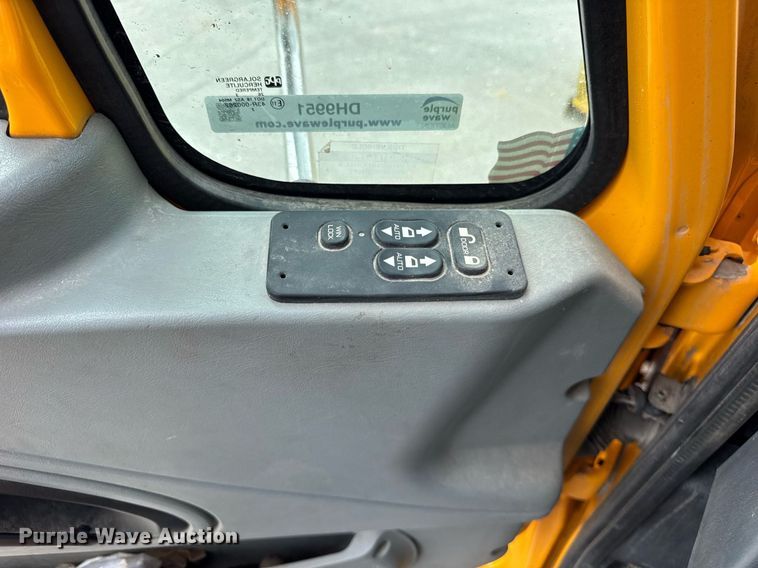 image for item DH9951 2003 International 7400 dump truck