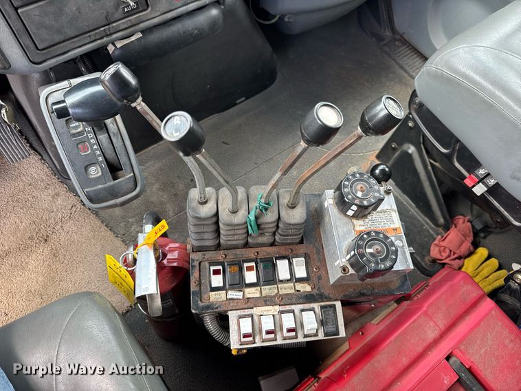 image for item DH9951 2003 International 7400 dump truck