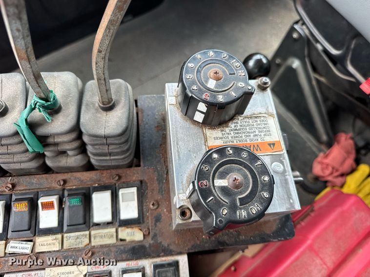 image for item DH9951 2003 International 7400 dump truck