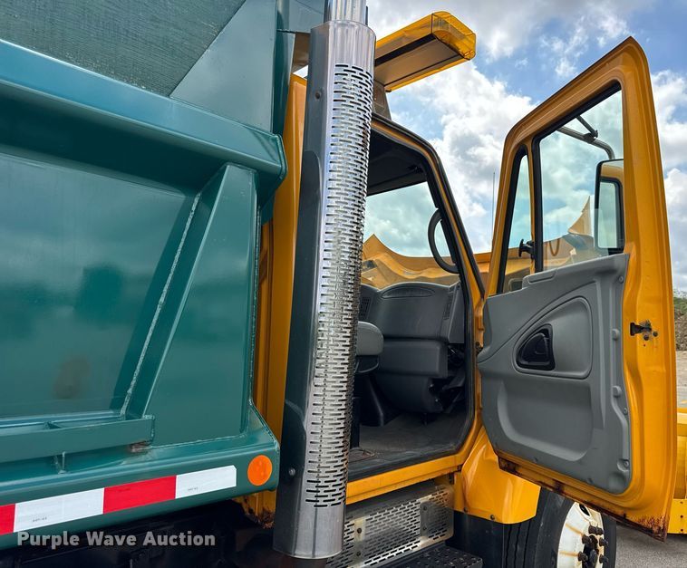 image for item DH9951 2003 International 7400 dump truck