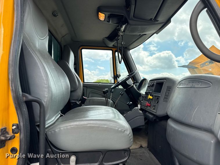 image for item DH9951 2003 International 7400 dump truck