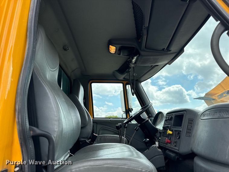 image for item DH9951 2003 International 7400 dump truck