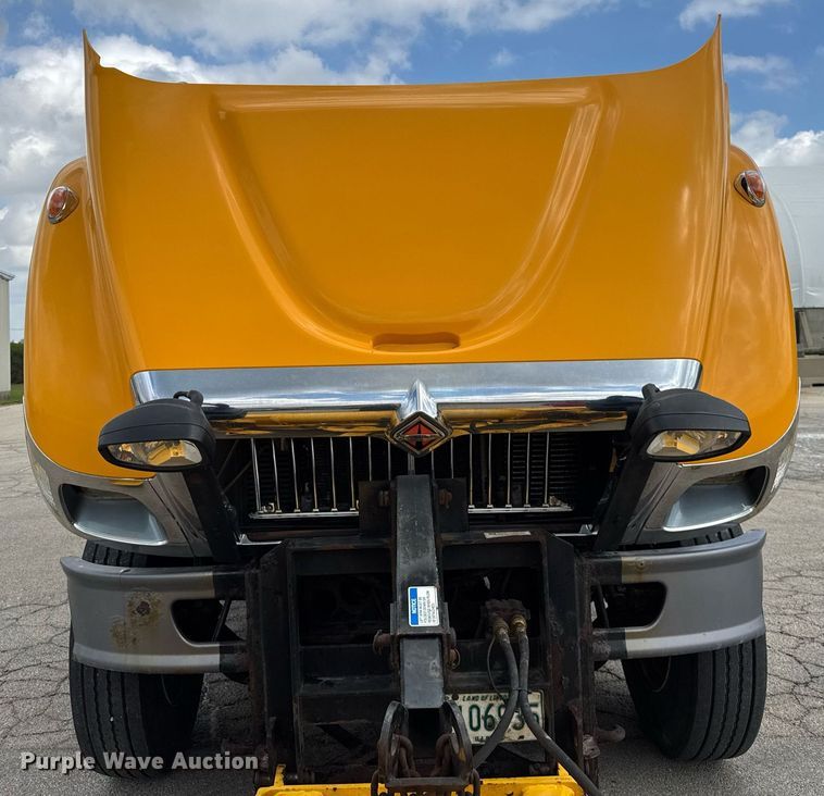 image for item DH9951 2003 International 7400 dump truck