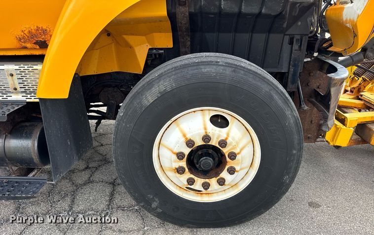 image for item DH9951 2003 International 7400 dump truck